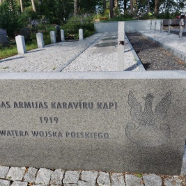 Powiększ obraz: Polska kwatera wojenna na cmentarzu w Ławkiesach. Łotwa